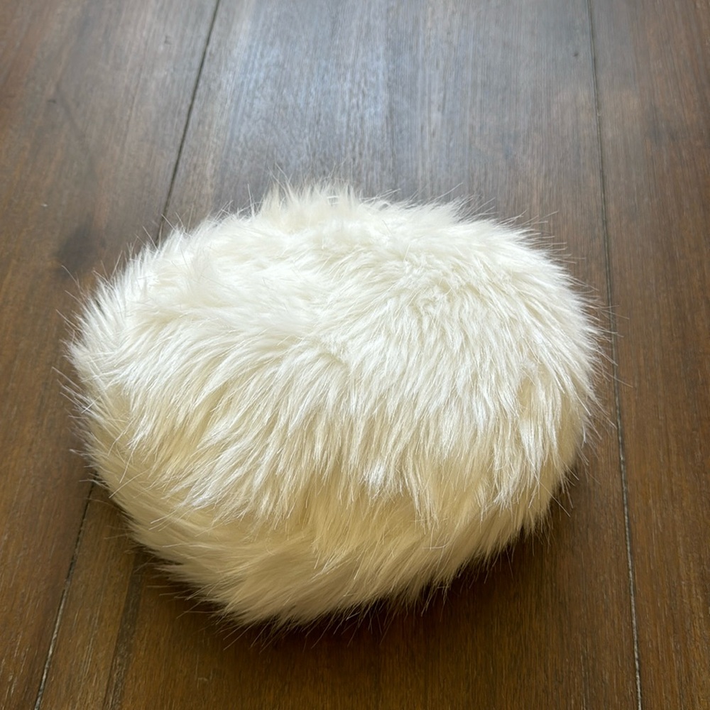 Size 2T-5T Target faux fur hat off white